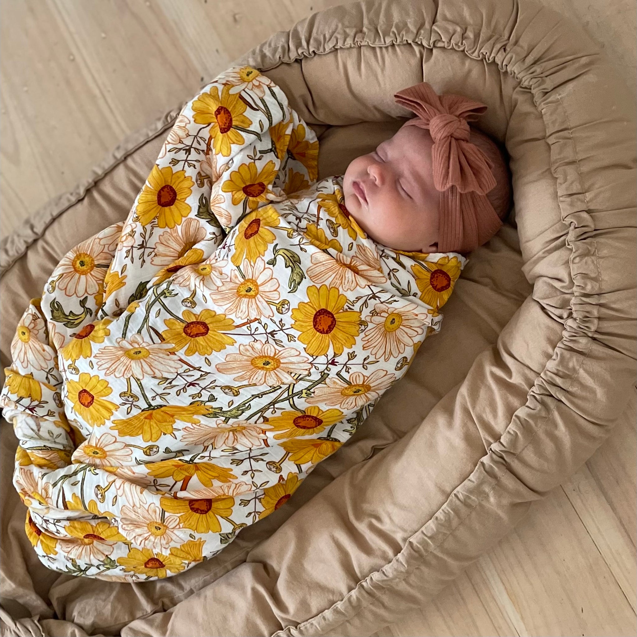 Cotton/ Bamboo Swaddle: Daisy Dreaming